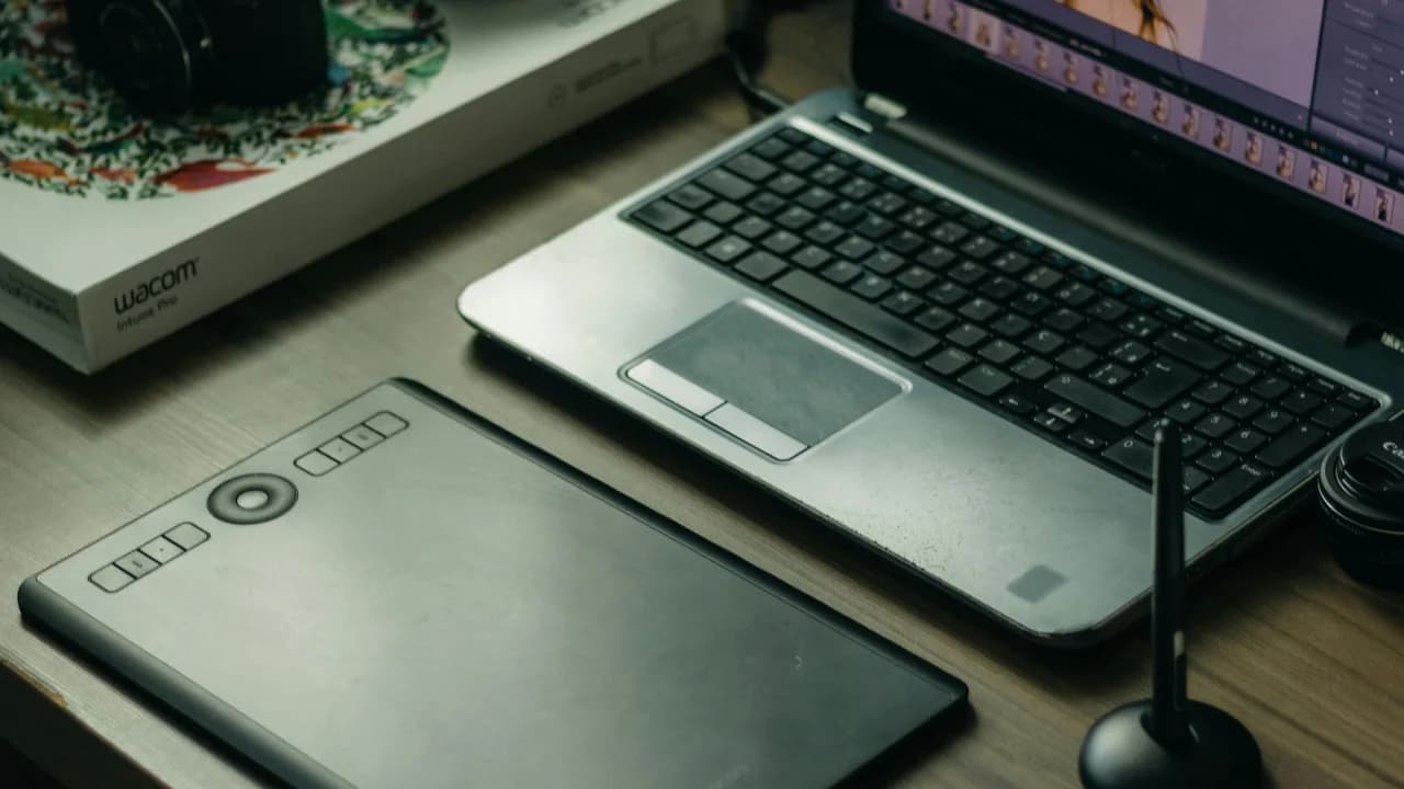 Freelance Pricing Guide: How Much Should You Charge for Graphic Design?
